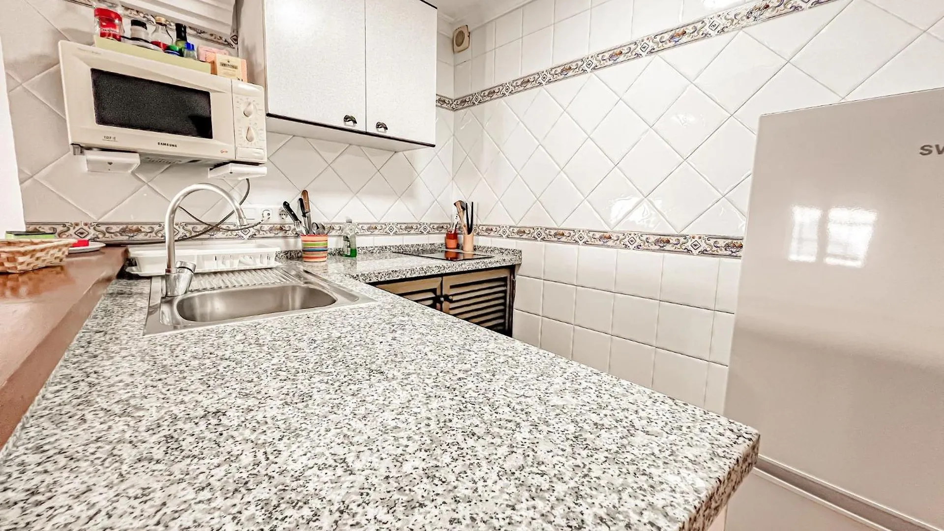 First-Floor Apartment With Private Outdoor Area Communal Rooftop Terrace Ca Nerja 0*,  Spanje